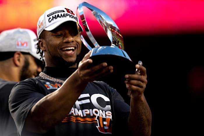 Cincinnati Bengals running back Joe Mixon (28) holds the AFC Championship trophy after the AFC championship NFL football game, Sunday, Jan. 30, 2022, at GEHA Field at Arrowhead Stadium in Kansas City, Mo. Cincinnati Bengals defeated Kansas City Chiefs 27-24. Cincinnati Bengals At Kansas City Chiefs Jan 30 Afc Championship 107